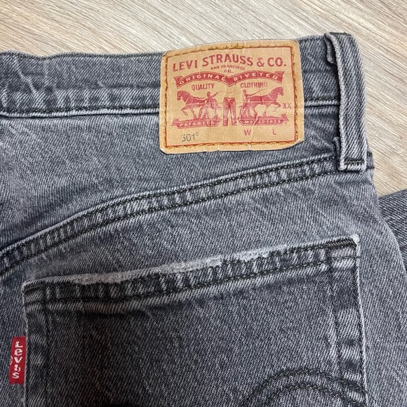 Levi’s 501 raw hem gray skinny jeans - Picture 7 of 12